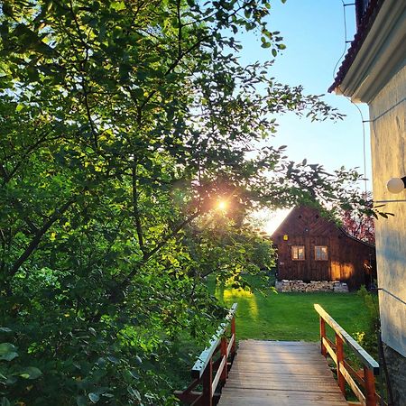 Apartmány Červený Dvůr Chvalšiny Esterno foto