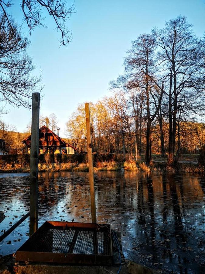 Apartmány Červený Dvůr Chvalšiny Esterno foto