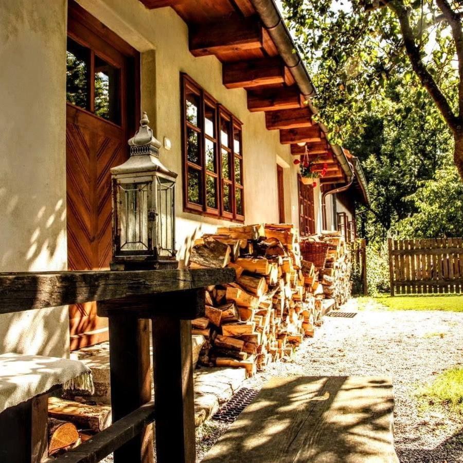 Apartmány Červený Dvůr Chvalšiny Esterno foto