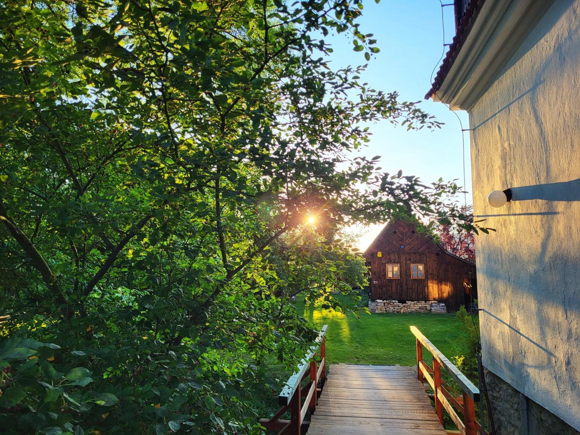 Apartmány Červený Dvůr Chvalšiny Esterno foto